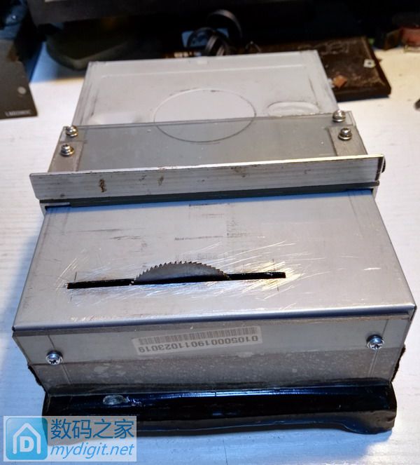 请输入描述 DIY一台迷你小台锯,切PCB像是切豆腐一样