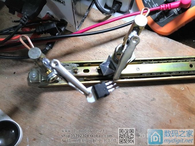 请输入描述 用抽屉滑轮做了个小东西,焊接的时候方便多了