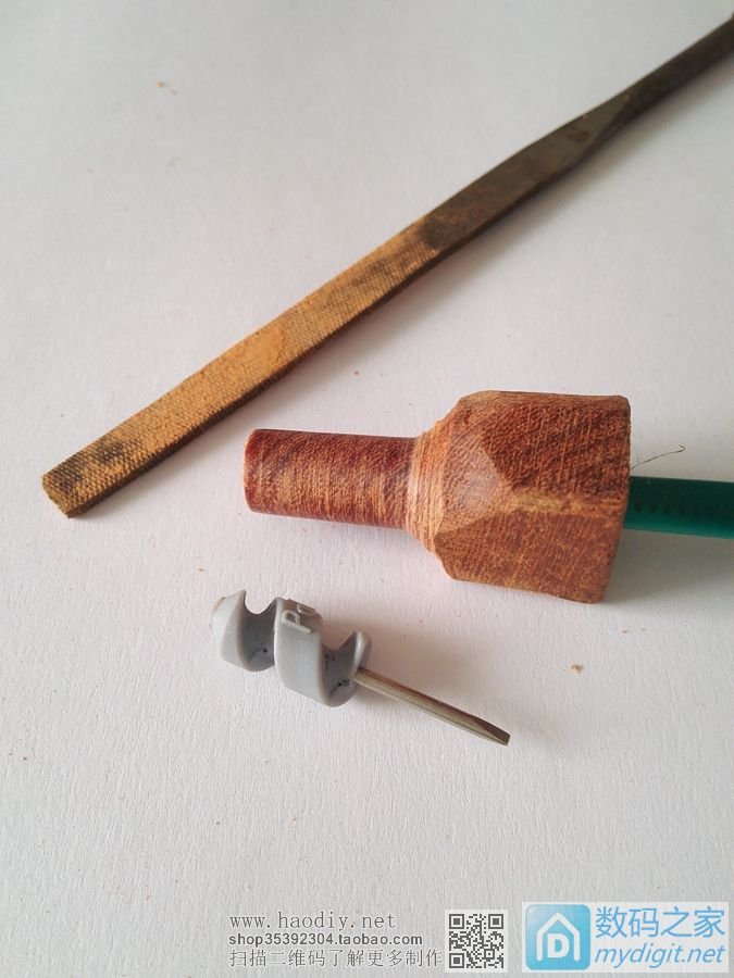 加工个瑞士军刀上的眼镜改锥,大家看看效果怎样,内有自制的小电钻和电磨。 加工个瑞士军刀上的眼镜改锥,大家看看效果怎样,内有自制的小电