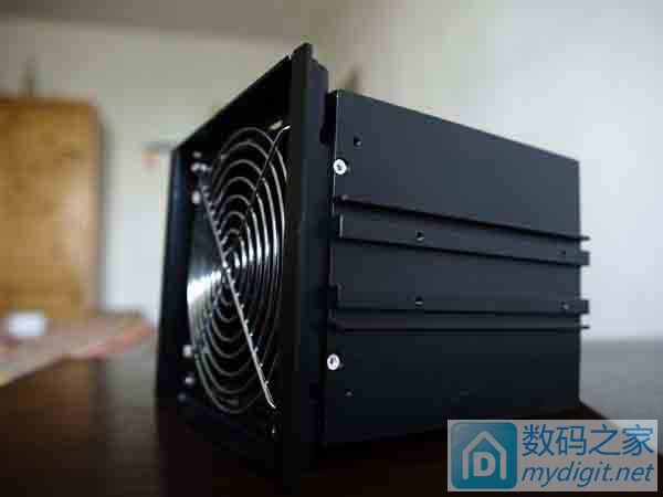 发一个几年前改装的硬盘笼,礼尚往来有M必回 发一个几年前改装的硬盘笼,礼尚往来有M必回