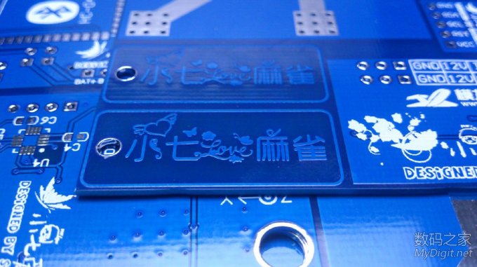 【小七】女朋友的笔记本屏碎了,换下废屏DIY调光台灯,灰常方便