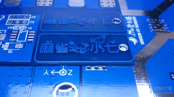 【小七】女朋友的笔记本屏碎了,换下废屏DIY调光台灯,灰常方便