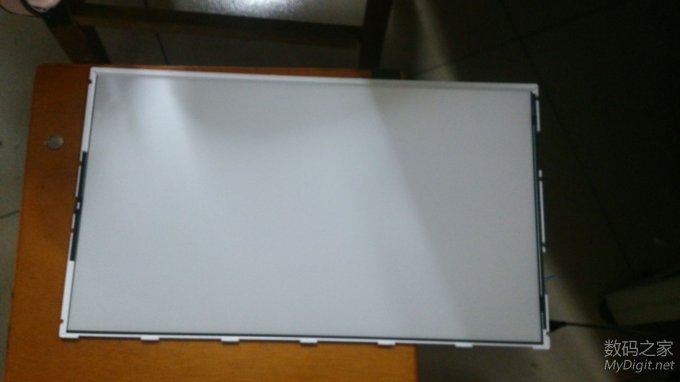 【小七】女朋友的笔记本屏碎了,换下废屏DIY调光台灯,灰常方便 【小七】女朋友的笔记本屏碎了,换下废屏DIY调光台灯,灰常方便