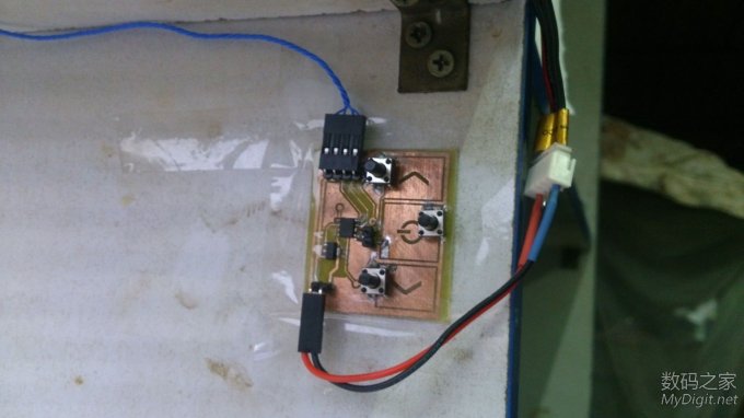 【小七】女朋友的笔记本屏碎了,换下废屏DIY调光台灯,灰常方便 【小七】女朋友的笔记本屏碎了,换下废屏DIY调光台灯,灰常方便