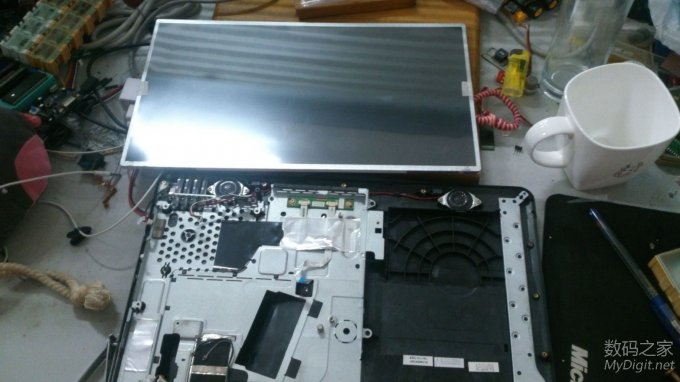 【小七】女朋友的笔记本屏碎了,换下废屏DIY调光台灯,灰常方便 【小七】女朋友的笔记本屏碎了,换下废屏DIY调光台灯,灰常方便