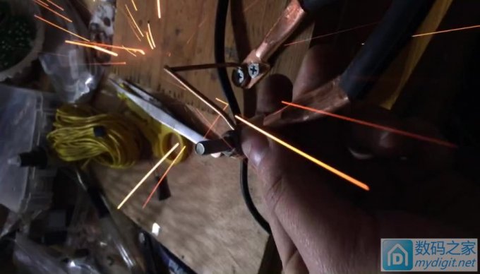 900W纯铜变压器做的点焊机,手动焊接总是把薄铁皮烧着了,怎么改进呢 900W纯铜变压器做的点焊机,手动焊接总是把薄铁皮烧着了,怎么改