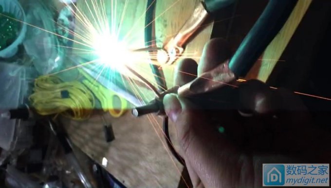 900W纯铜变压器做的点焊机,手动焊接总是把薄铁皮烧着了,怎么改进呢 900W纯铜变压器做的点焊机,手动焊接总是把薄铁皮烧着了,怎么改