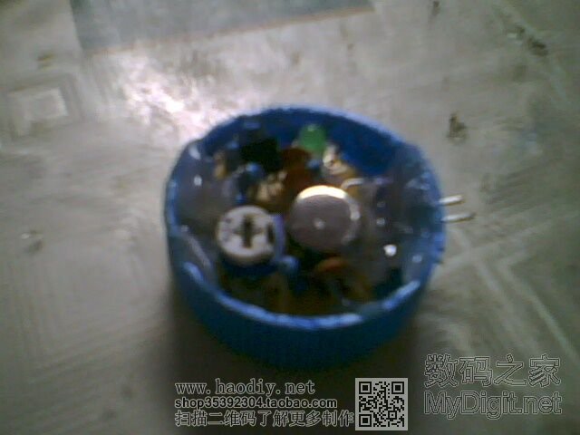 线焊好,把板子装进去,上胶,finished! 自己diy的mini超声波驱蚊器