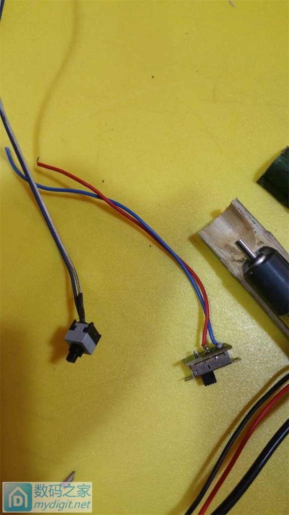 自制竹子电动螺丝刀,一节锂电池,算微型吗?第一次做,手工粗糙,见笑了,大神勿喷 自制竹子电动螺丝刀,一节锂电池,算微型吗?第一次做,手工粗糙