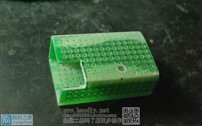 用两个POS机电池做一个9V万用表电池,串联供电,并联充电