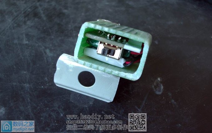 用两个POS机电池做一个9V万用表电池,串联供电,并联充电