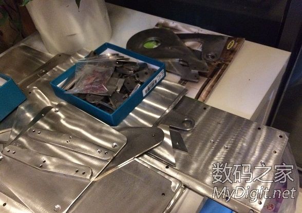 让客厅更整洁,自己设计制作的投影机电动吊架