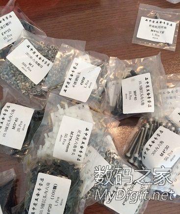 让客厅更整洁,自己设计制作的投影机电动吊架