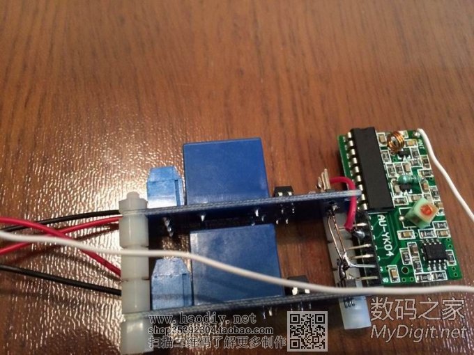 让客厅更整洁,自己设计制作的投影机电动吊架