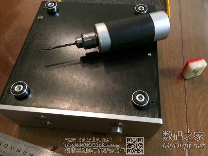 让客厅更整洁,自己设计制作的投影机电动吊架