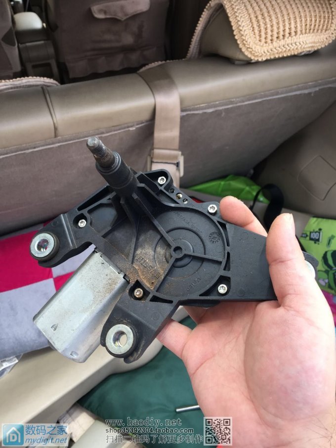 教大家如何年审汽车与车后窗漏水处理。