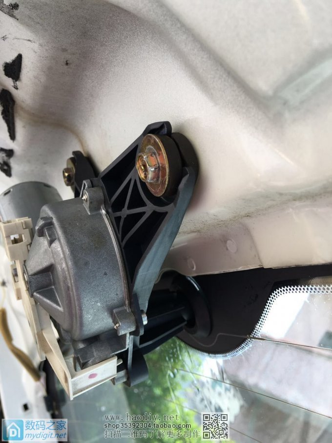 教大家如何年审汽车与车后窗漏水处理。