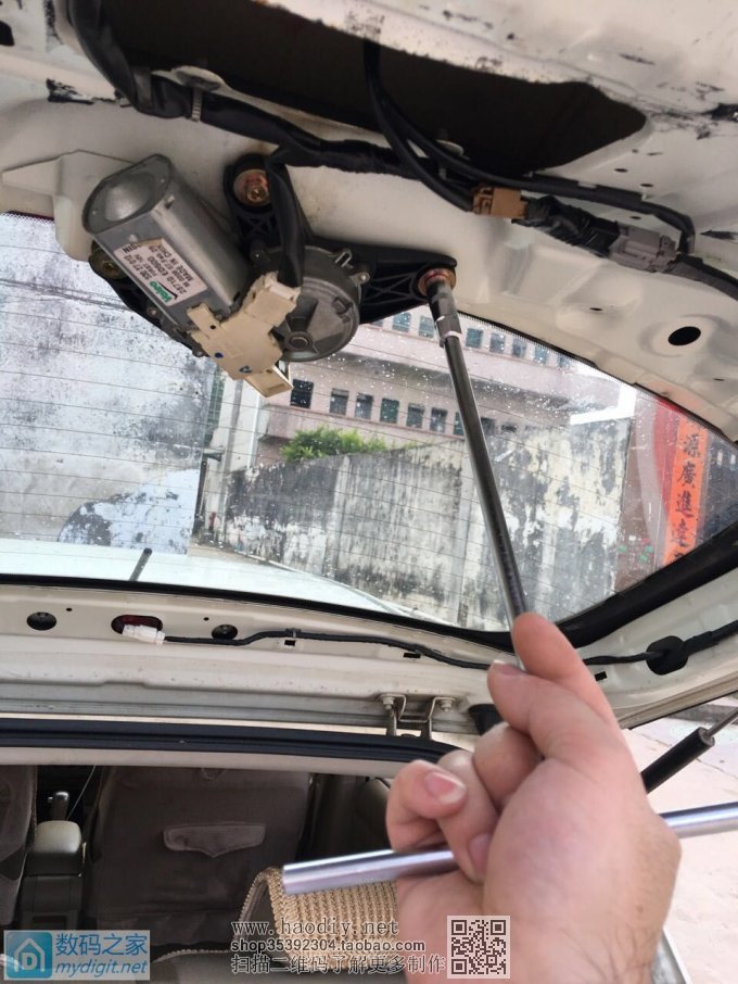 教大家如何年审汽车与车后窗漏水处理。