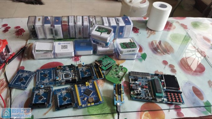 一元狂撸的pos机,ic吹下来焊了两个,其中一个测试成功写入程序正常运行…… 一元狂撸的pos机,ic吹下来焊了两个,其中一个测试成功写入程序