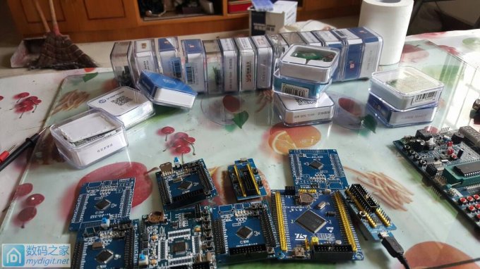 一元狂撸的pos机,ic吹下来焊了两个,其中一个测试成功写入程序正常运行…… 一元狂撸的pos机,ic吹下来焊了两个,其中一个测试成功写入程序