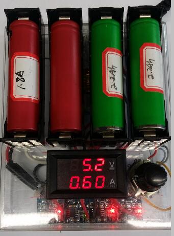 整体外观2 自制独立四槽1A 带数显 18650充电器
