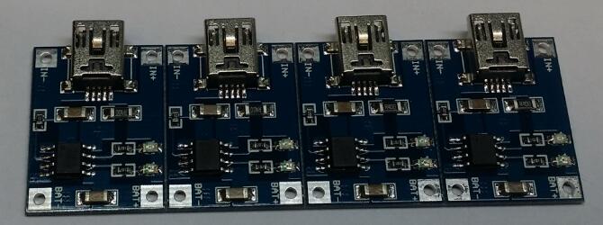 自制独立四槽1A 带数显 18650充电器 自制独立四槽1A 带数显 18650充电器