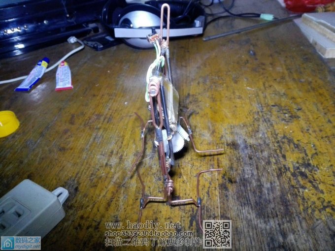 回 bigbell 的帖子 耗时9个多小时用准垃圾做了个乐趣无穷的玩具“行走机器人”