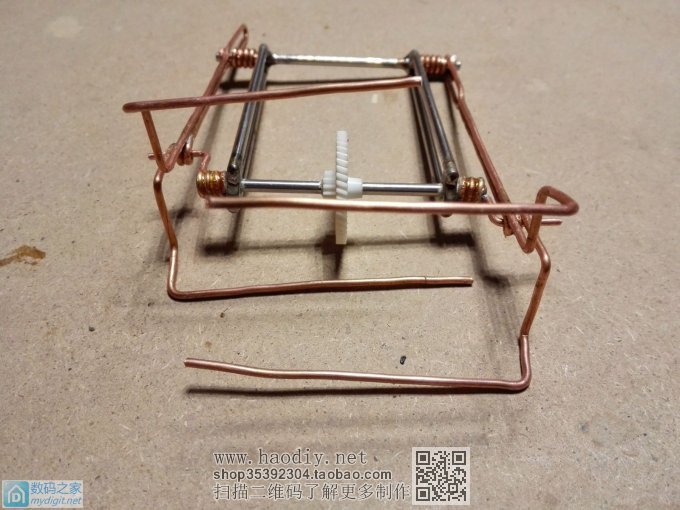 耗时9个多小时用准垃圾做了个乐趣无穷的玩具“行走机器人” 耗时9个多小时用准垃圾做了个乐趣无穷的玩具“行走机器人”