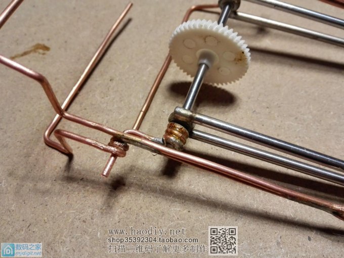 耗时9个多小时用准垃圾做了个乐趣无穷的玩具“行走机器人” 耗时9个多小时用准垃圾做了个乐趣无穷的玩具“行走机器人”