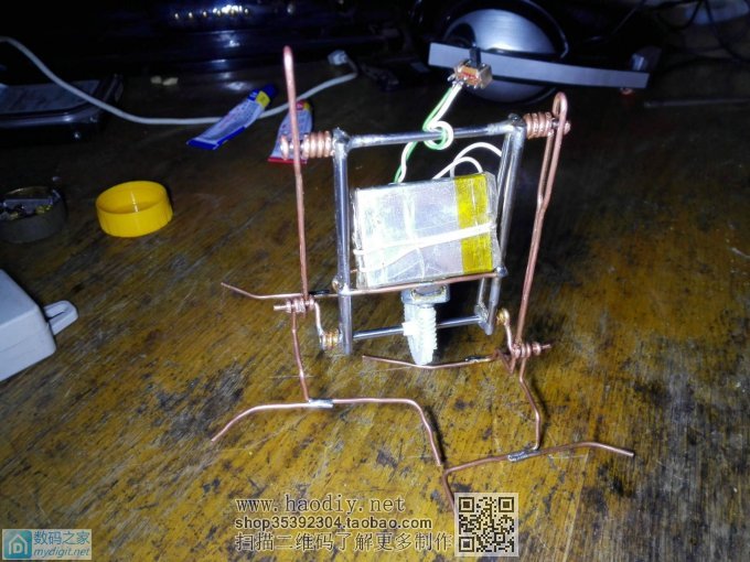 回 bigbell 的帖子 耗时9个多小时用准垃圾做了个乐趣无穷的玩具“行走机器人”