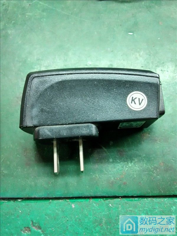 旧物利用,小电电也能充手机了 旧物利用,小电电也能充手机了