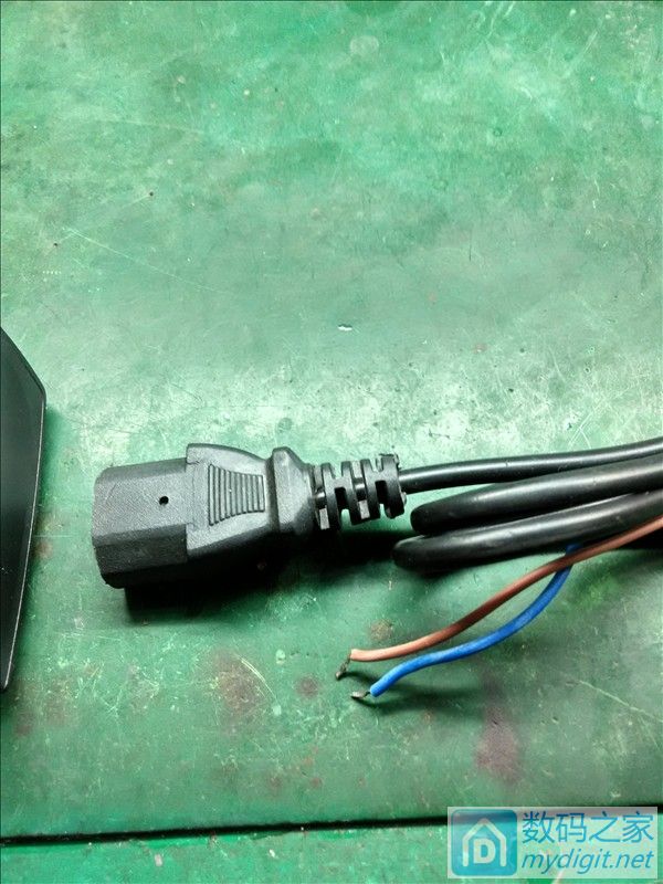 旧物利用,小电电也能充手机了 旧物利用,小电电也能充手机了