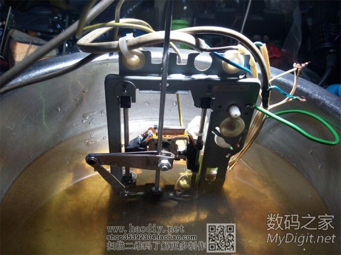 自制电火花机,有简单自动进刀装置,对付一切超硬金属。 自制电火花机,有简单自动进刀装置,对付一切超硬金属。