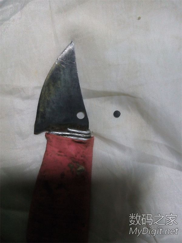 自制电火花机,有简单自动进刀装置,对付一切超硬金属。 自制电火花机,有简单自动进刀装置,对付一切超硬金属。