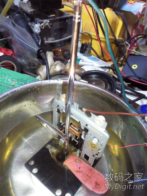 真空泵阀片做的刀 自制电火花机,有简单自动进刀装置,对付一切超硬金属。