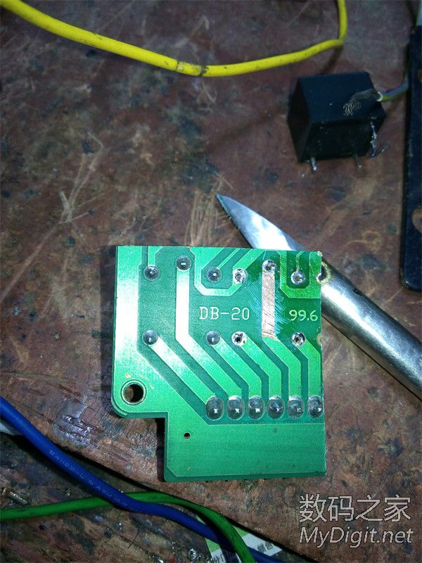 自制电火花机,有简单自动进刀装置,对付一切超硬金属。 自制电火花机,有简单自动进刀装置,对付一切超硬金属。