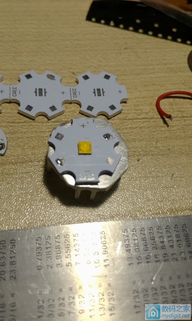 20mm基板与散热片的合影 礼尚往来-车内阅读灯升级大功率LED 更新效果图