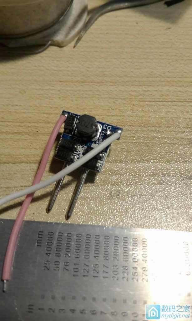 驱动板背面,输入AC/DC 12V 礼尚往来-车内阅读灯升级大功率LED 更新效果图