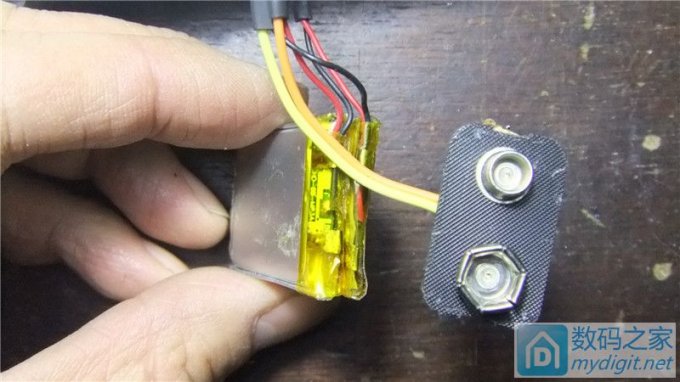终于找到合适的电池 再改万用表供电 终于找到合适的电池 再改万用表供电