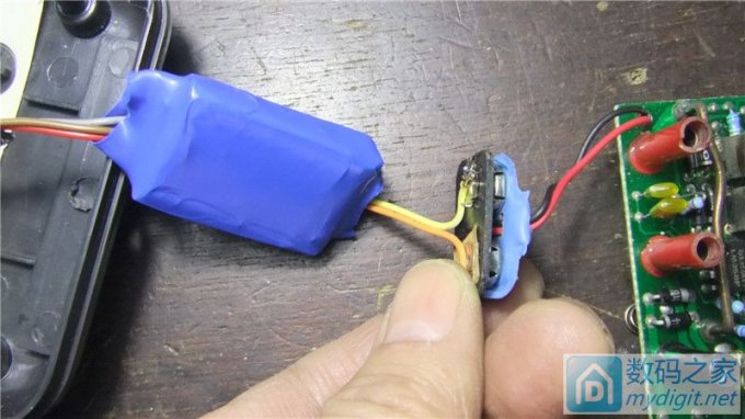 终于找到合适的电池 再改万用表供电 终于找到合适的电池 再改万用表供电