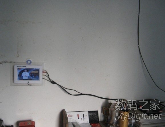 小型家庭影院 改造了一个数码相框变液晶电视,打造mini家庭影院。