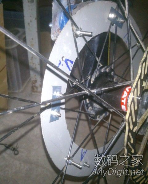 DIY一套自行车无摩擦发电系统,正在动工,求意见(已初步完工)。 DIY一套自行车无摩擦发电系统,正在动工,求意见(已初步完工)