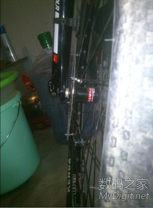 DIY一套自行车无摩擦发电系统,正在动工,求意见(已初步完工)。 DIY一套自行车无摩擦发电系统,正在动工,求意见(已初步完工)