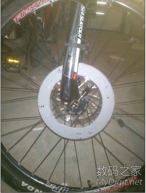 DIY一套自行车无摩擦发电系统,正在动工,求意见(已初步完工)。 DIY一套自行车无摩擦发电系统,正在动工,求意见(已初步完工)