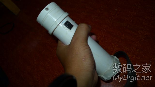 为老爸量身定做!DIY超级PVC手电筒