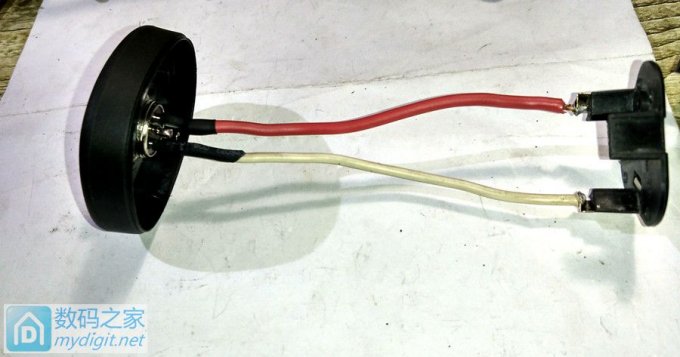 D一个假电池给充电钻用~