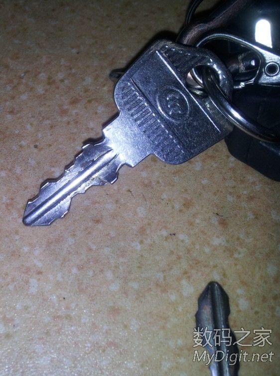 玥玛锁钥匙断里了,终于弄出来了