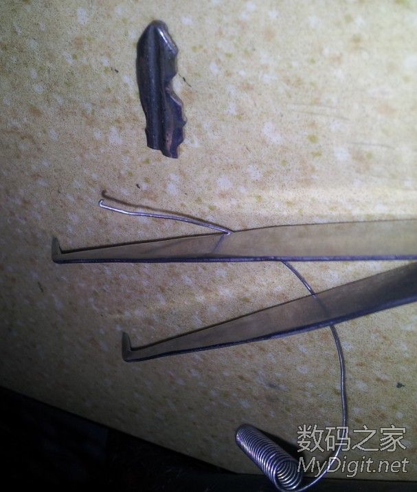 玥玛锁钥匙断里了,终于弄出来了