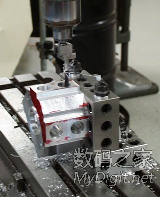 牛B    水冷V4汽油引擎制作过程         (转帖) 牛B    水冷V4汽油引擎制作过程&#