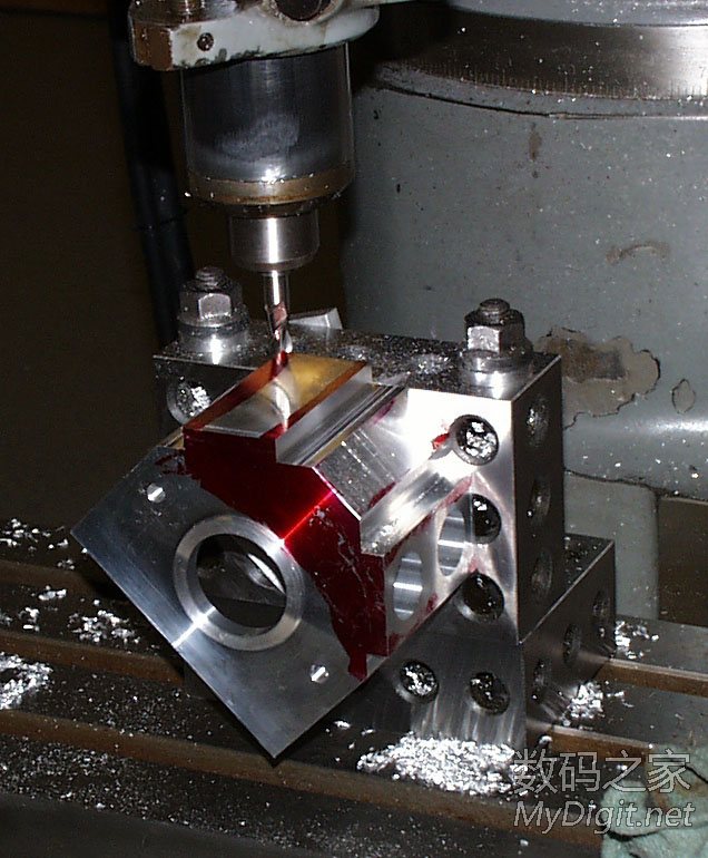 牛B    水冷V4汽油引擎制作过程         (转帖) 牛B    水冷V4汽油引擎制作过程&#